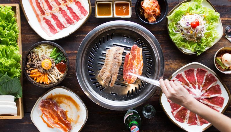 Check ngay 10 nhà hàng quận 1 với món ăn nóng sốt hấp dẫn 4