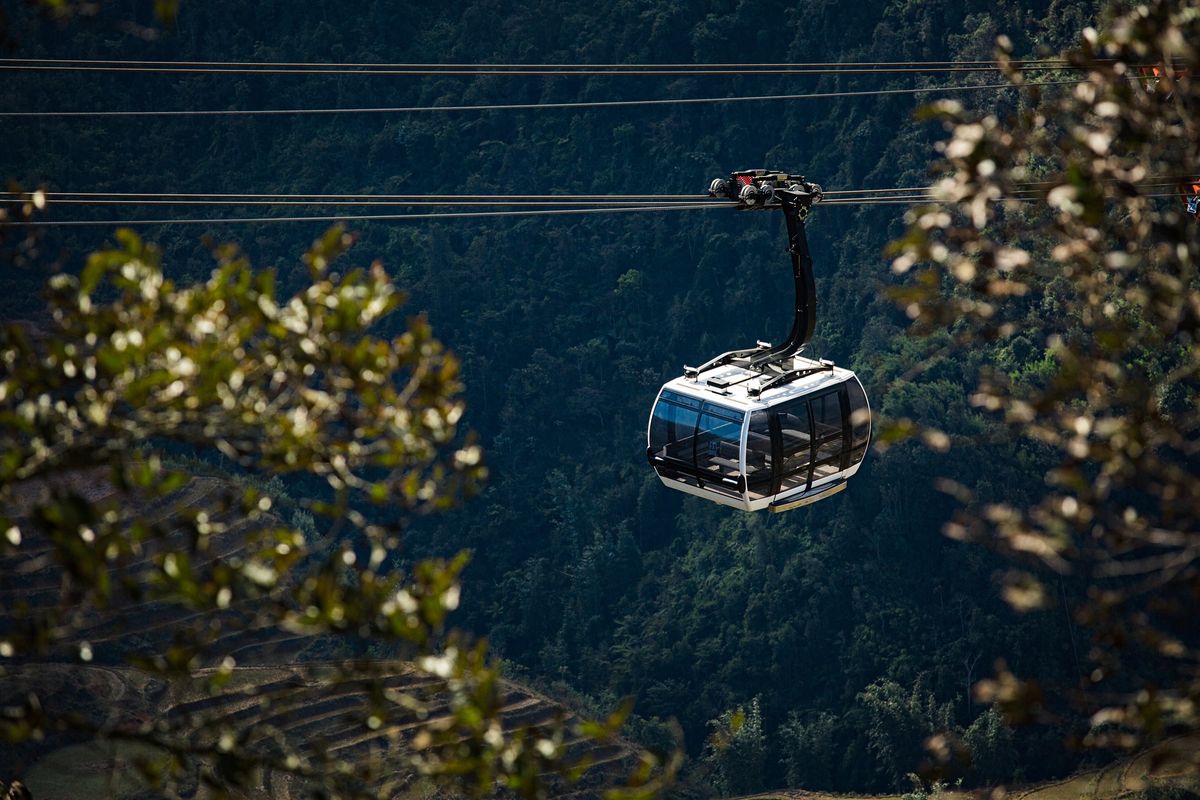 The price of the cable car at Sunworld Fansipan Legend is relatively expensive, but it will definitely be worth the money you spent.