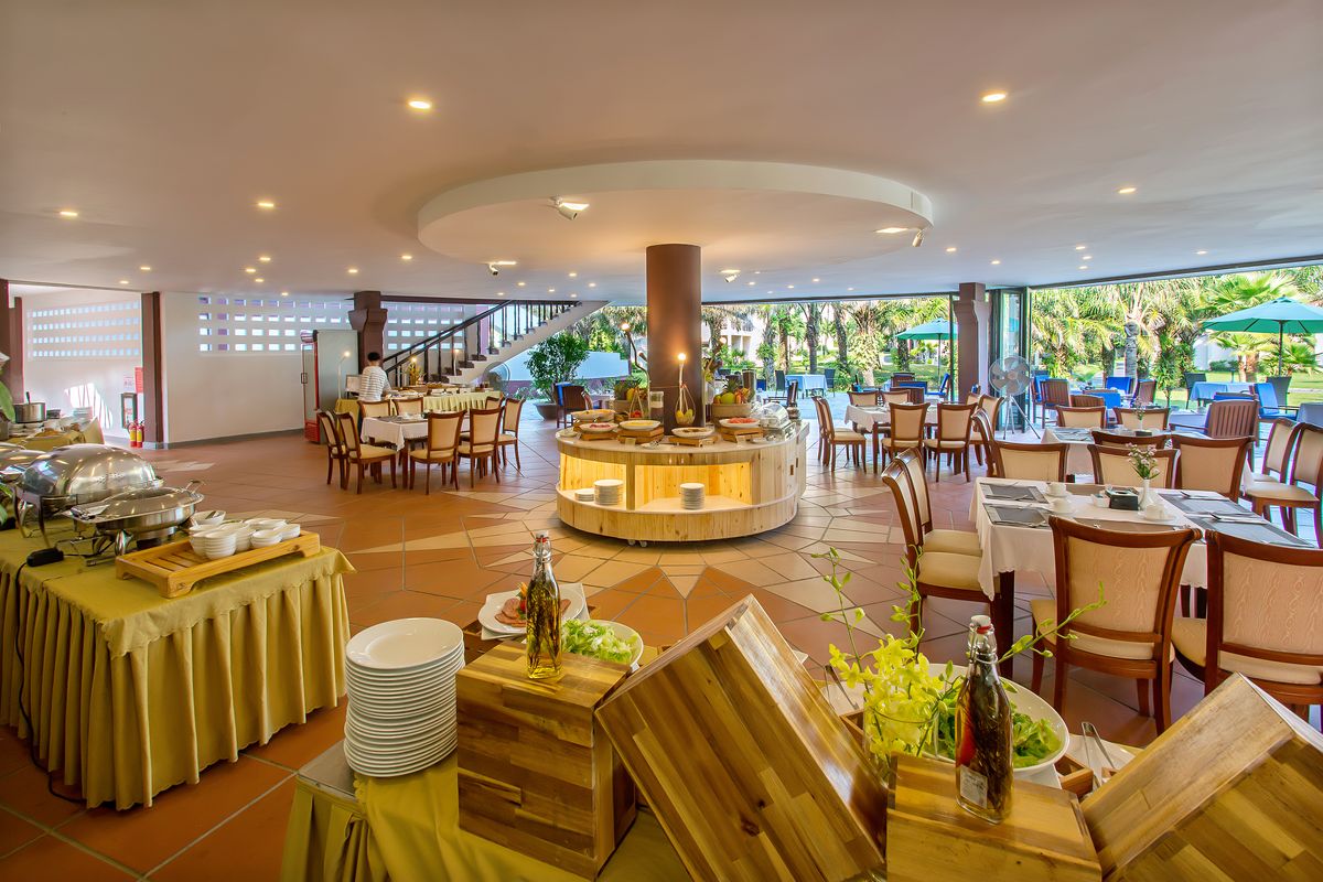 Tropical Beach Hoi An Resort - Vẻ đẹp thiên nhiên xanh mát tại khách sạn 4  sao