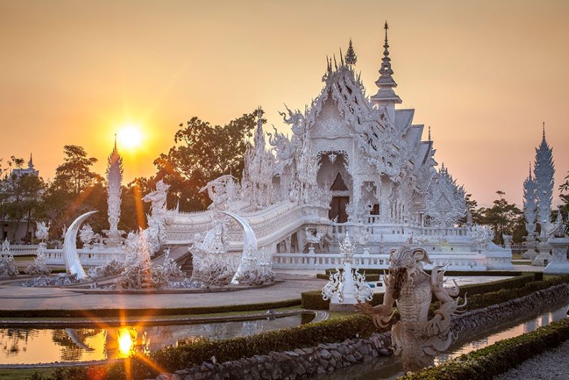 Chùa trắng Wat Rong Khun với dáng dấp đặc biệt giữa đất Thái 2