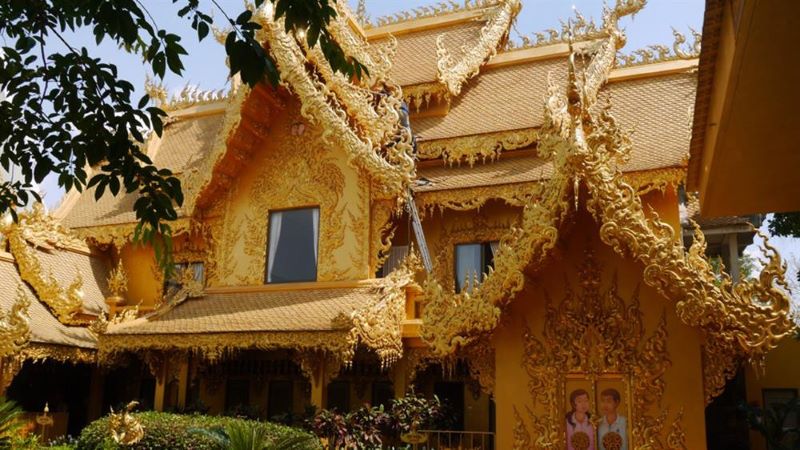 Chùa trắng Wat Rong Khun với dáng dấp đặc biệt giữa đất Thái 9