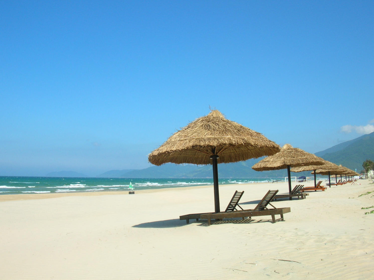 Bãi biển Mỹ Khê Đà Nẵng - Lặng người ngắm nhìn 1 trong 6 bãi biển đẹp nhất  hành tinh