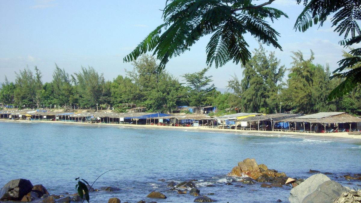 The peaceful beauty of Bai Dai beach with wooden houses along the coast
