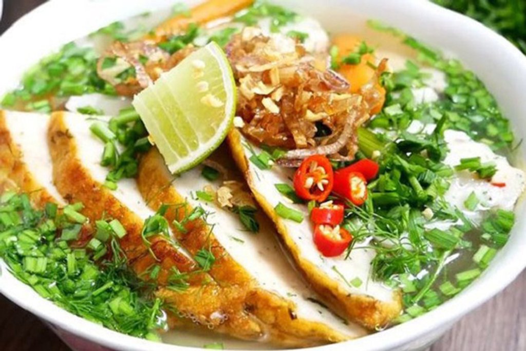 Bánh canh chả cá thu Hạnh – Quán ăn đặc sản Phú Quốc siêu hấp dẫn giá bình dân