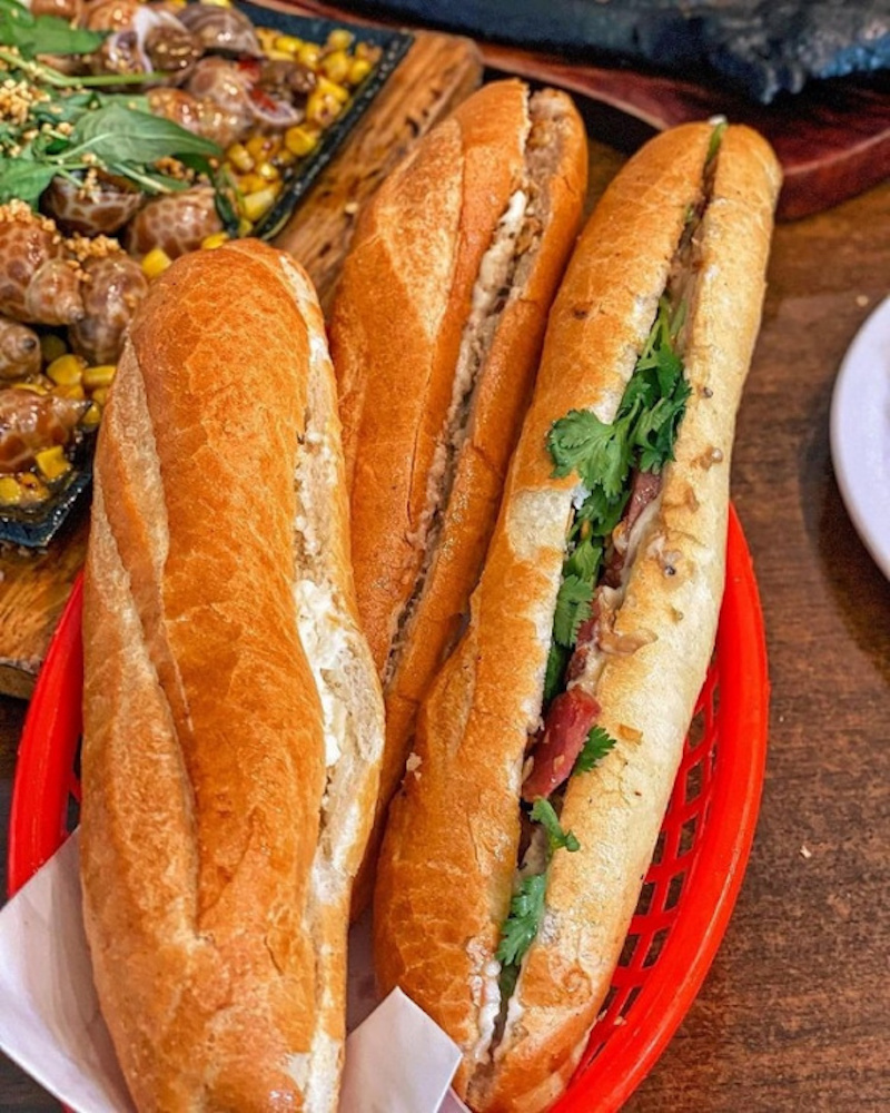 Săn lùng 10 quán bánh mì que Đà Nẵng nổi tiếng ăn là ghiền 4