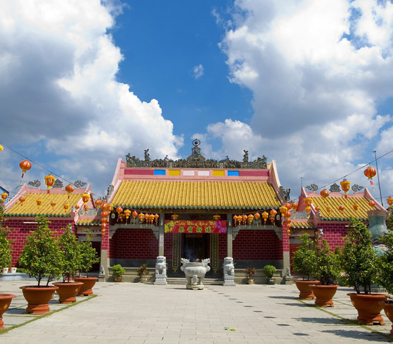 Tham quan chùa Ông Biên Hòa khám phá kiến trúc Trung Hoa cổ kính 4