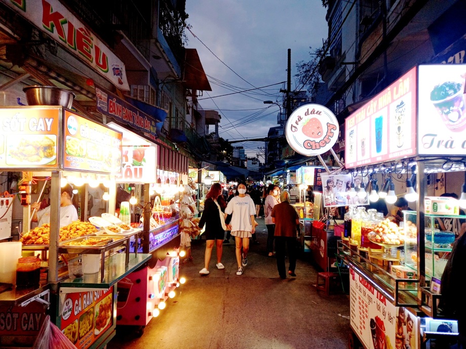 Chợ ẩm thực Hồ Thị Kỷ: Khu chợ đêm nhộn nhịp nhất Tp.HCM