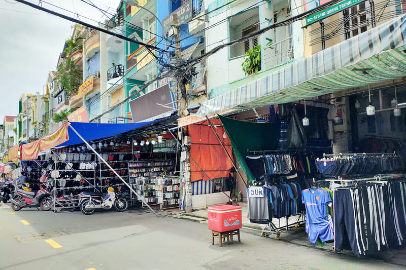 Chợ Hạnh Thông Tây, thủ phủ thời trang giá rẻ ngay tại Sài Gòn 11