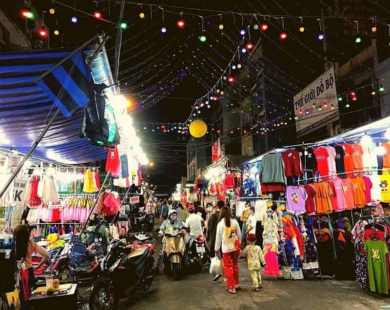 Chợ Hạnh Thông Tây, thủ phủ thời trang giá rẻ ngay tại Sài Gòn 4