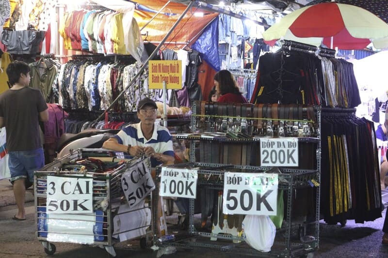 Chợ Hạnh Thông Tây, thủ phủ thời trang giá rẻ ngay tại Sài Gòn 6