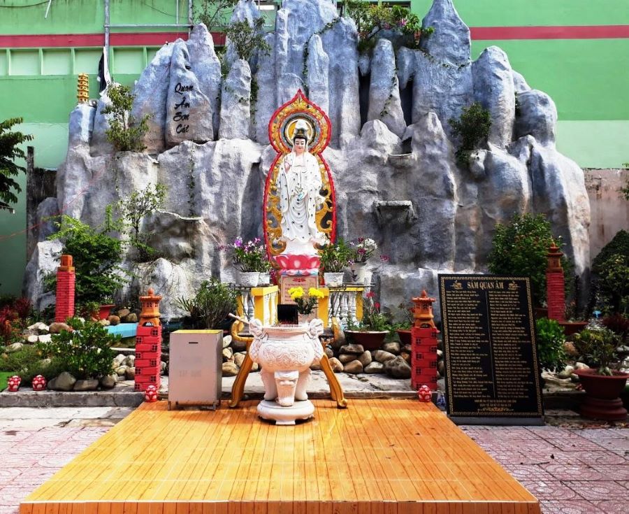 Chùa Từ Quang Cà Mau, địa điểm du lịch tâm linh mang vẻ đẹp cổ kính 2