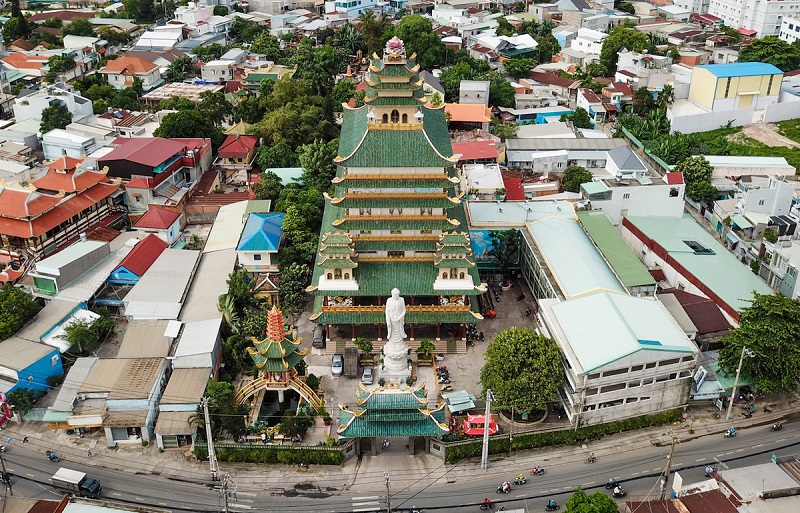Chiêm bái chùa Vạn Đức ngắm chánh điện cao nhất Việt Nam 4