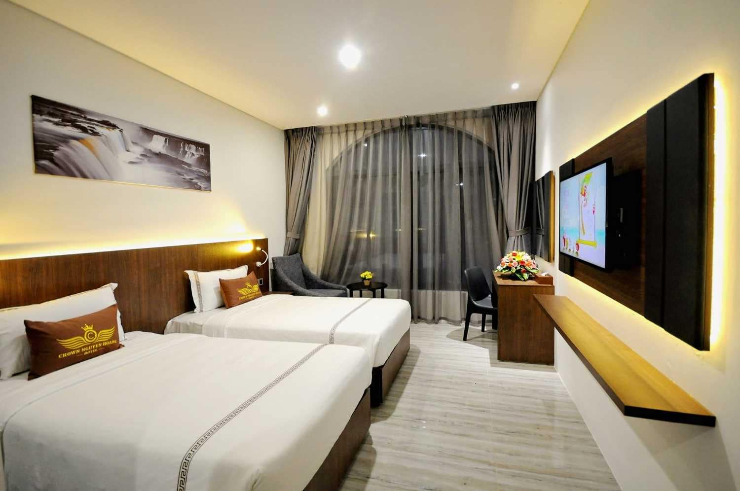 crown nguyen hoang hotel 3*