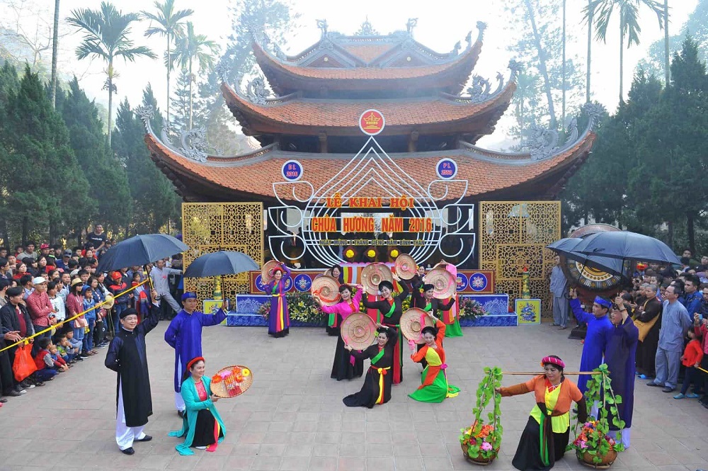Cùng httpsdidulichazcom khám phá lễ hội chùa hương  nét đẹp văn hóa dân tộc việt