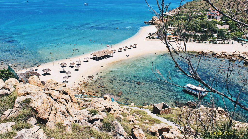 The scenery of Diep Son Island in Nha Trang moves people's hearts.