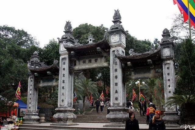  The overall part of the gate is full of relics of years with the nostalgic beauty of the Mau Thuong Sapa Temple. 