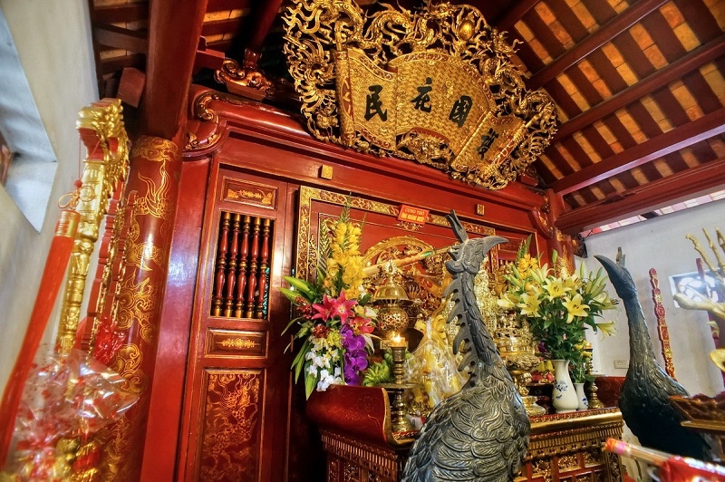 Thăm đền Ông Hoàng Mười thờ Mẫu nổi tiếng tại Nghệ An 4