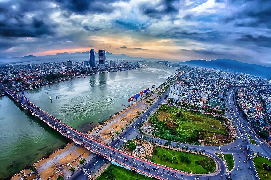 Di chuyển từ Hà Nội đến Đà Nẵng như thế nào?