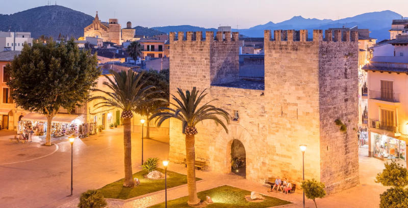 Khấy động đảo tiệc tùng Mallorca nổi tiếng ở Tây Ban Nha 9