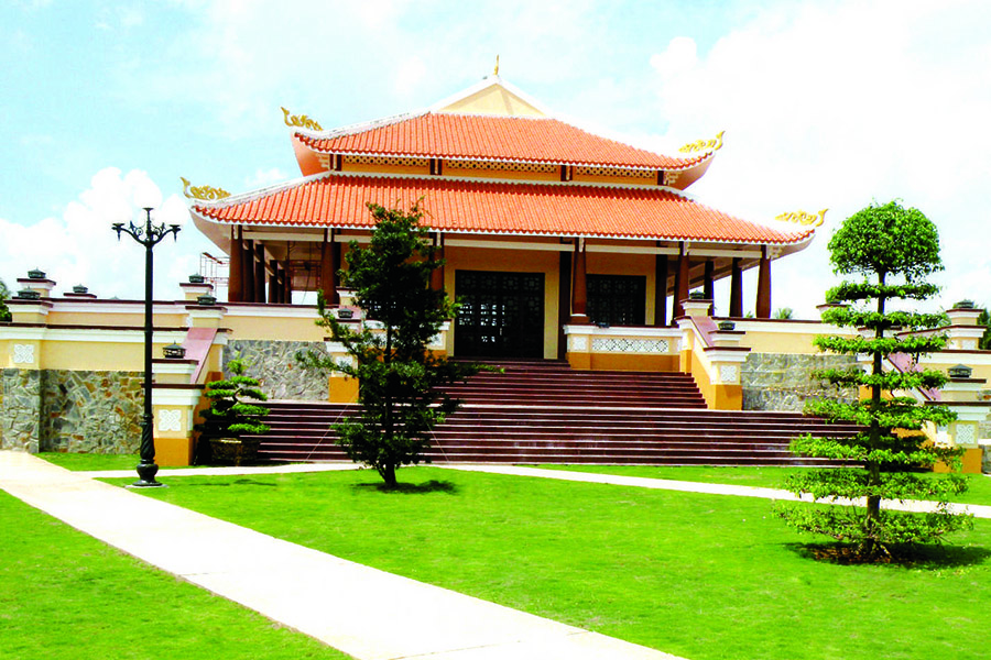 Dừng chân tại Đền thờ Bác Hồ Cù Lao Dung thăm vị lãnh tụ vĩ đại 4