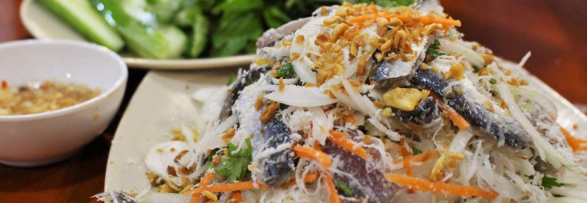Heringssalat und rustikaler Geschmack der Küstenregion Kien Giang