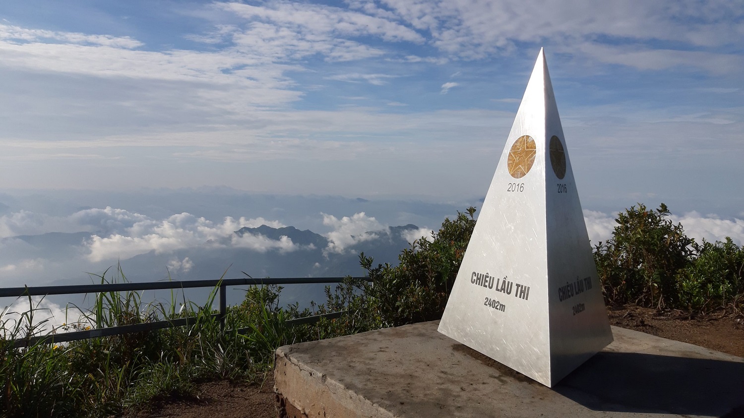 Hành trình trekking Chiêu Lầu Thi lạc giữa biển mây bềnh bồng