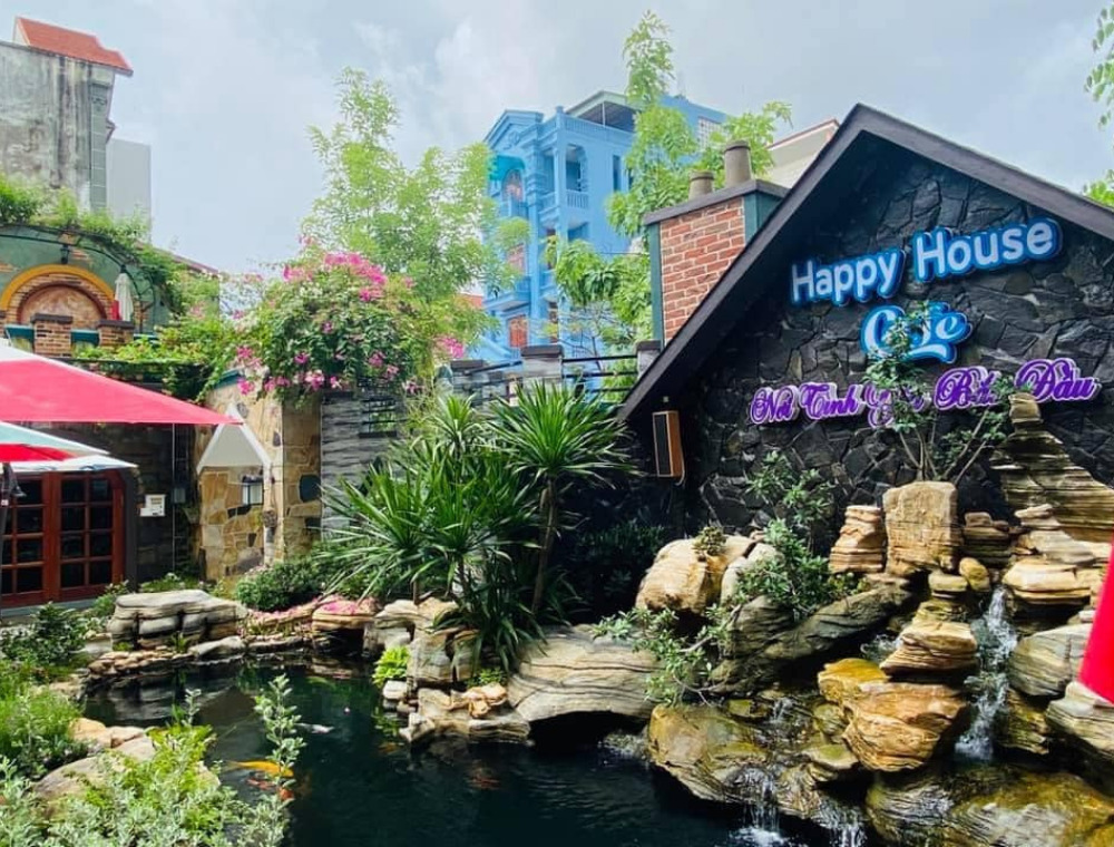 Happy House Cafe - Quán Cafe Cá Koi Độc Đáo Giữa Lòng Hải Phòng