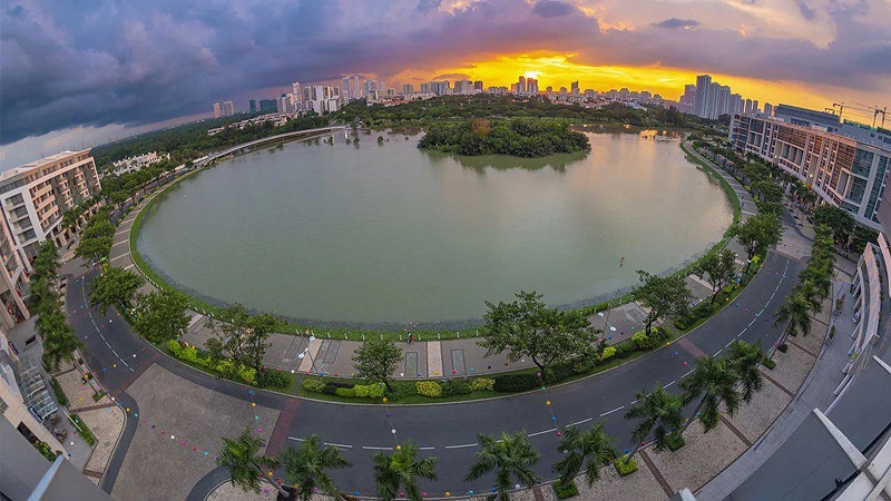 Hồ Bán Nguyệt uốn lượn bao bọc những giá trị cảnh quan của Sài Gòn 2