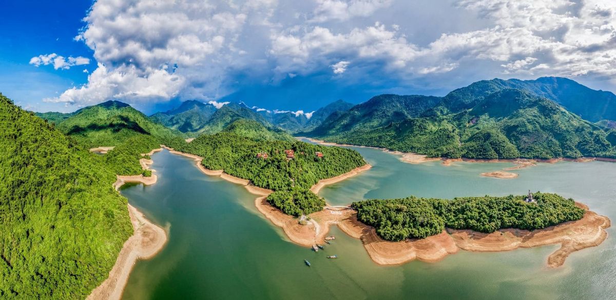Hồ Truồi nhìn từ trên cao