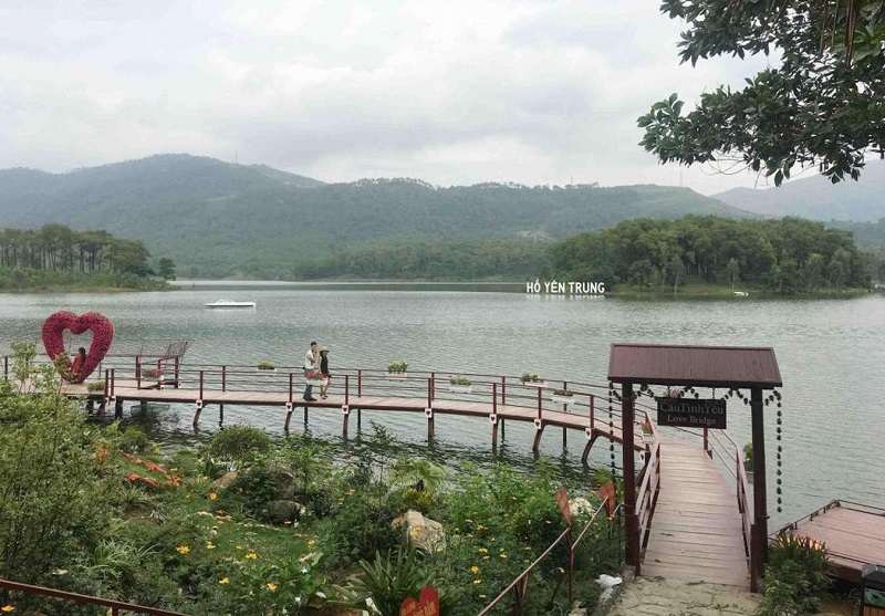 Hồ Yên Trung mang đậm sắc thái thảnh thơi ngày cuối tuần 2
