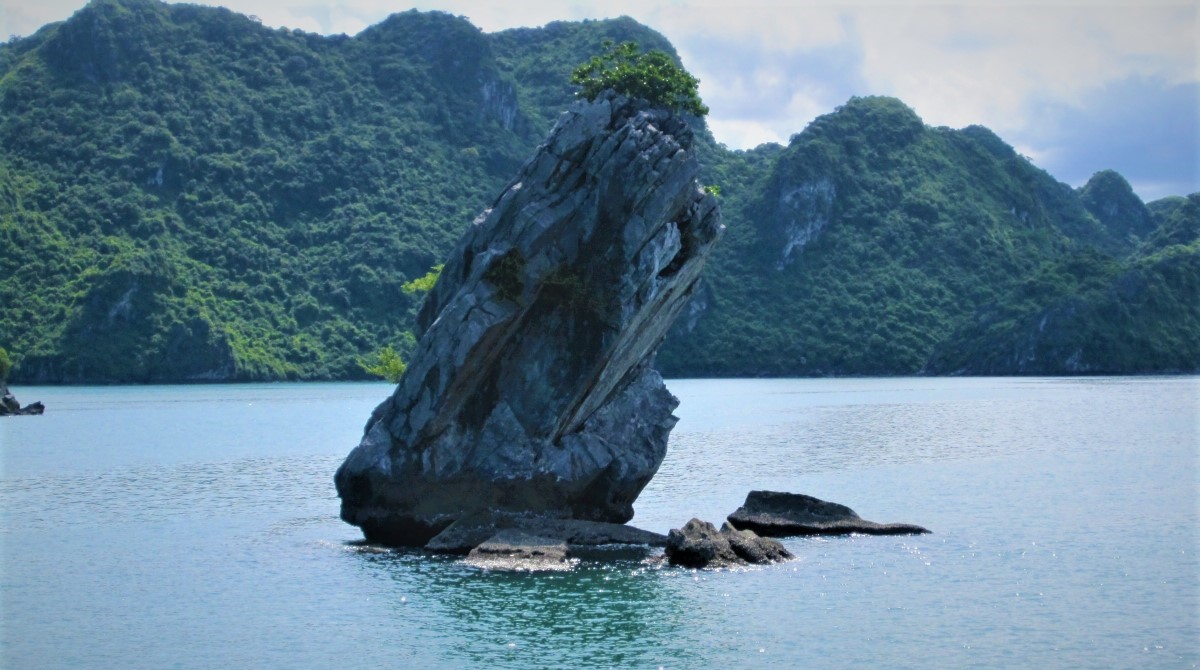 Hòn Con Cóc - Tuyệt tác điêu khắc của tạo hóa giữa biển trời Hạ Long