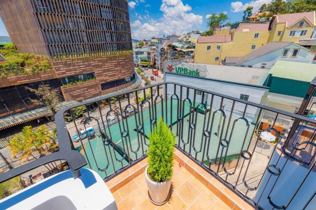 Không gian xanh mát ở Khanh Uyen 3 Hotel Đà Lạt 8