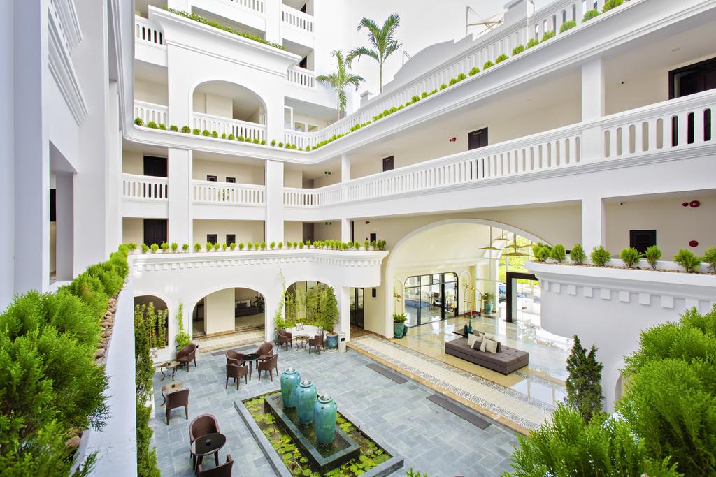 Lasenta Boutique Hotel Hoian – Tòa lâu đài nguy nga nằm giữa cánh đồng lúa  chín