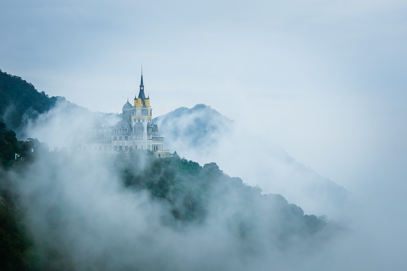 Lâu đài Tam Đảo cổ tích, nguy nga giữa thị trấn mờ sương 3
