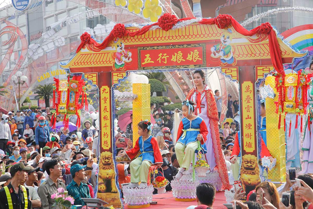 Lễ hội chùa bà thiên hậu rộn ràng khắp mọi nẻo đường bình dương