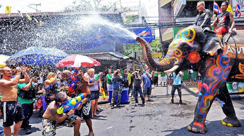 Lễ hội té nước Thái Lan, nét đẹp văn hóa của xứ chùa vàng 9