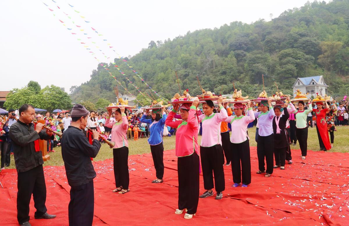 Lễ hội xuống đồng Sapa - Tưng bừng lễ hội truyền thống núi rừng Tây Bắc