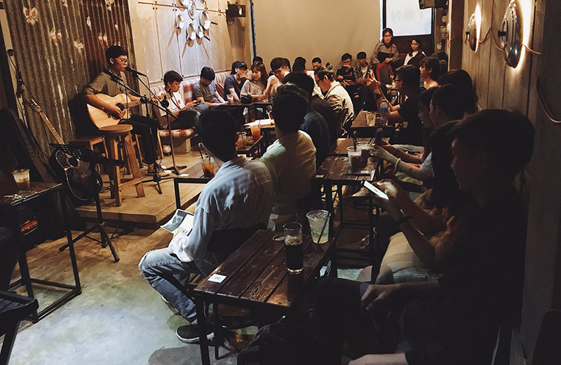 Long Chau Coffee Cake và những đêm nhạc acoustic du dương 8