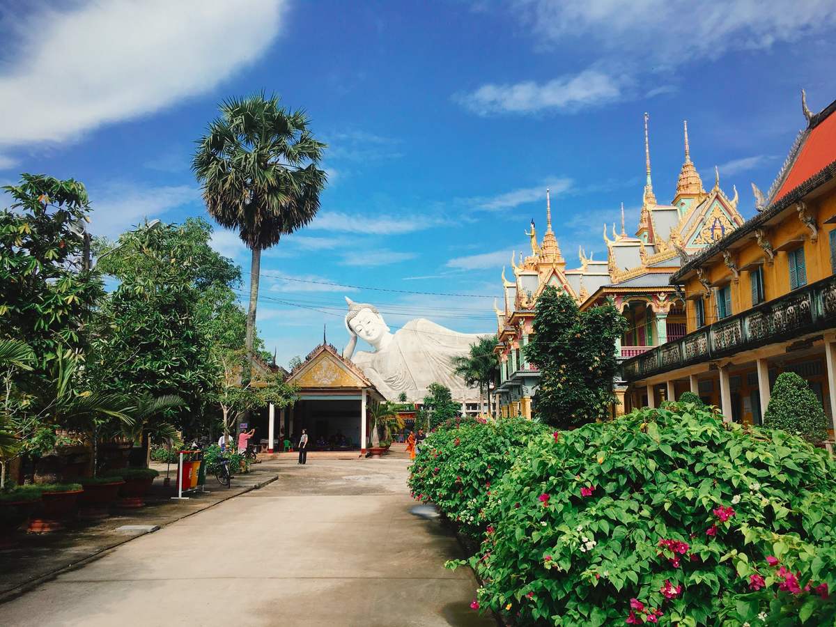 Lưu ngay góc chụp đẹp ở chùa Som Rong Sóc Trăng đẹp nhất miền Tây