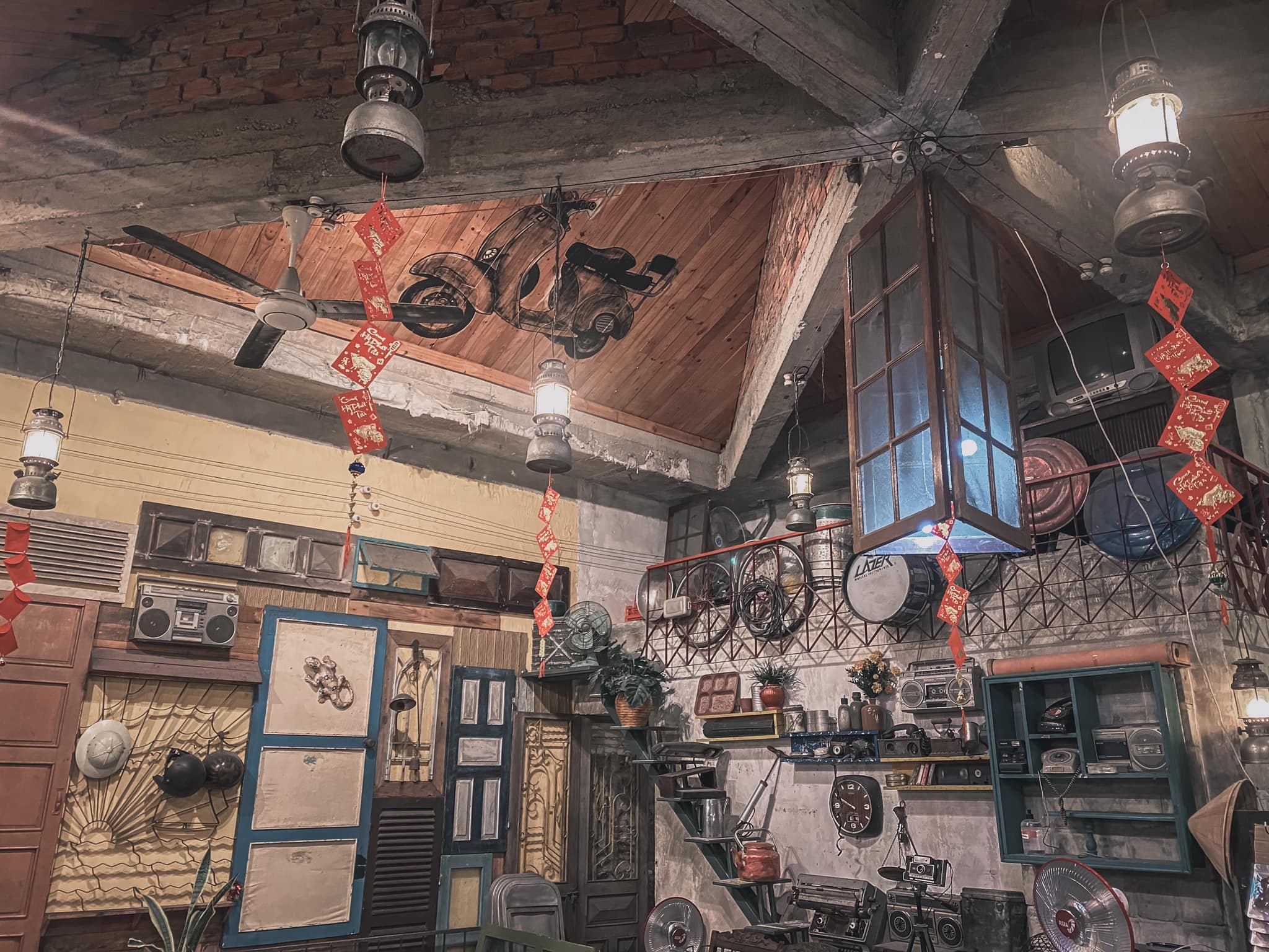 Một thoáng xưa cũ thời ông bà anh tại Danang 1975 Café