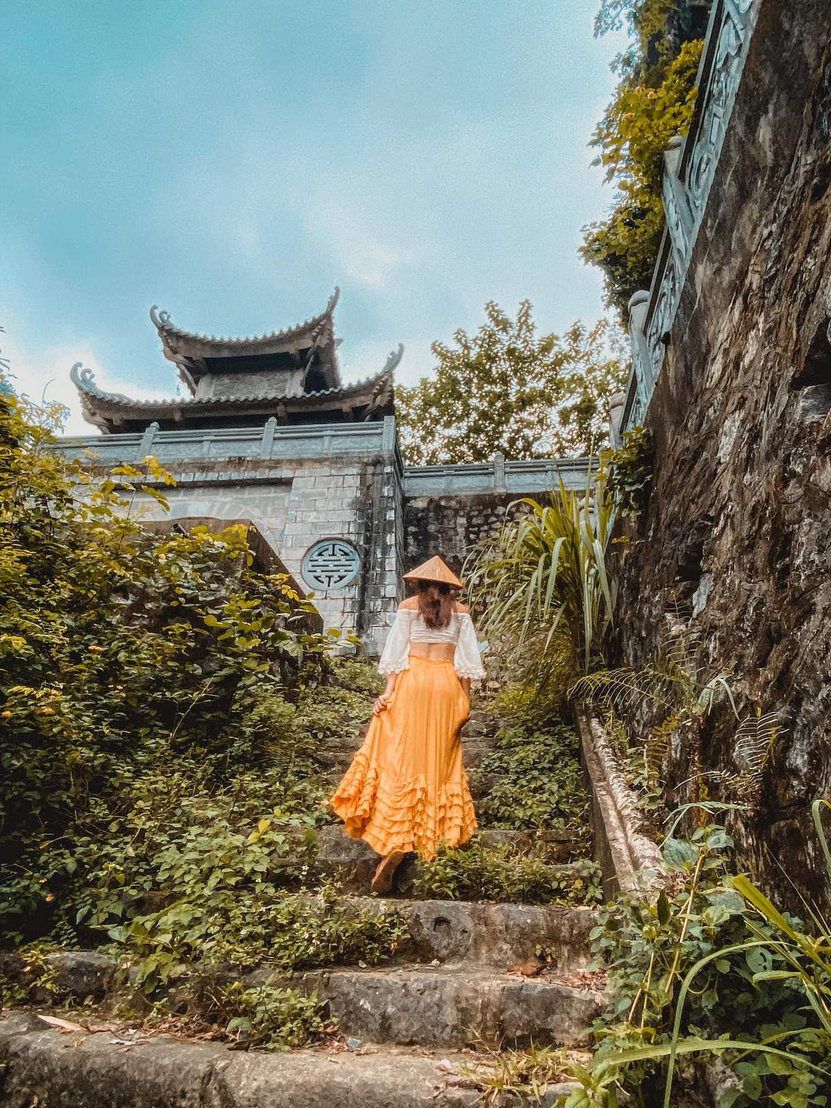 Tận hưởng những bức ảnh đẹp tuyệt vời của những người du lịch đến tham quan Ninh Bình, một khu vực đầy đủ những công trình kiến trúc đẹp như Vân Long, Tam Cốc, Bái Đính và Tràng An. Xem những bức ảnh để bạn có thể thưởng thức vẻ đẹp của nơi này một cách đầy đủ hơn.