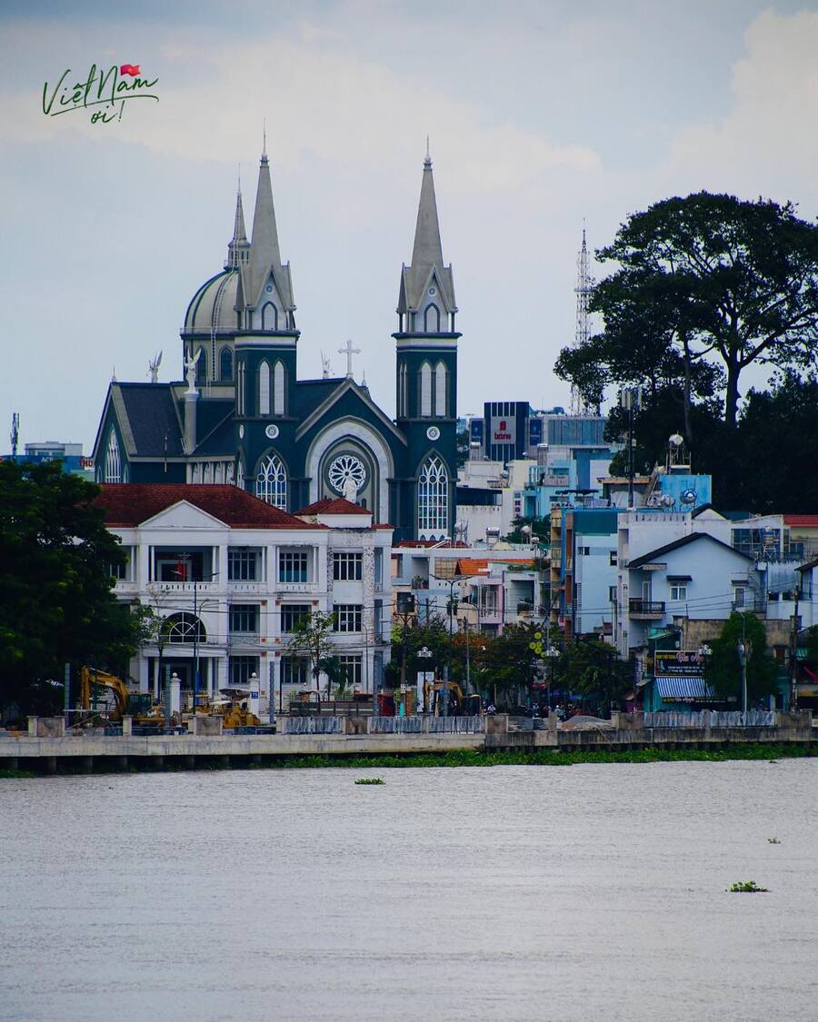 Ngất ngây khung cảnh Nhà thờ Chánh tòa Phú Cường ở trung tâm Bình Dương 2