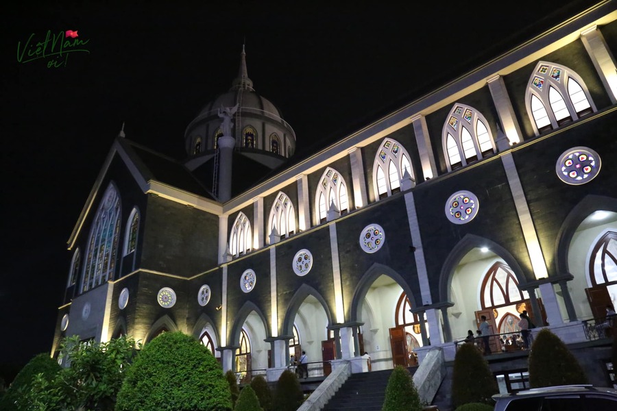 Ngất ngây khung cảnh Nhà thờ Chánh tòa Phú Cường ở trung tâm Bình Dương 5