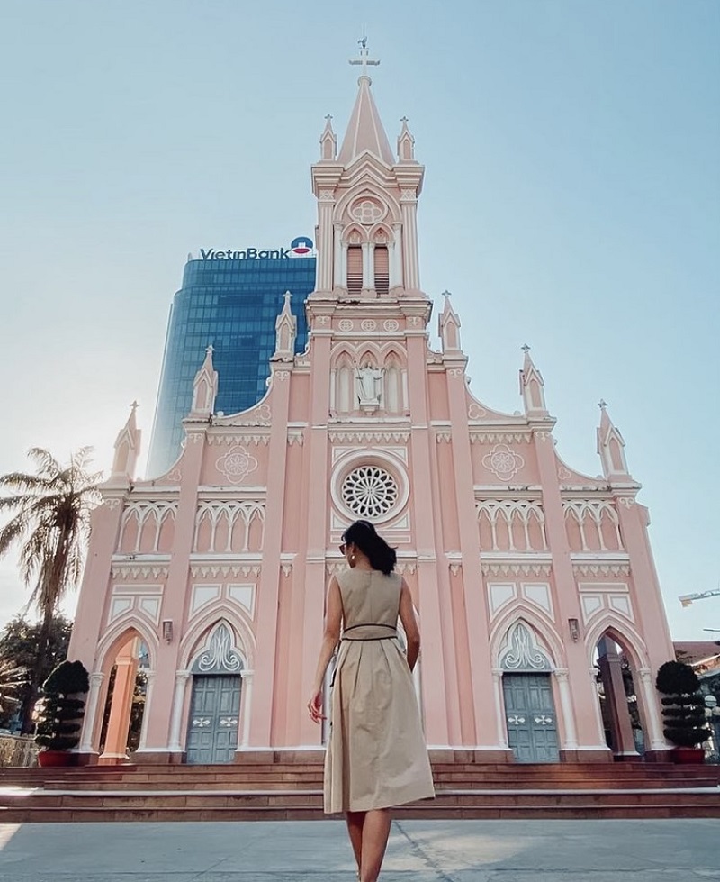 Nhà thờ Con Gà Đà Nẵng với sắc hồng ấn tượng giữa trung tâm 7