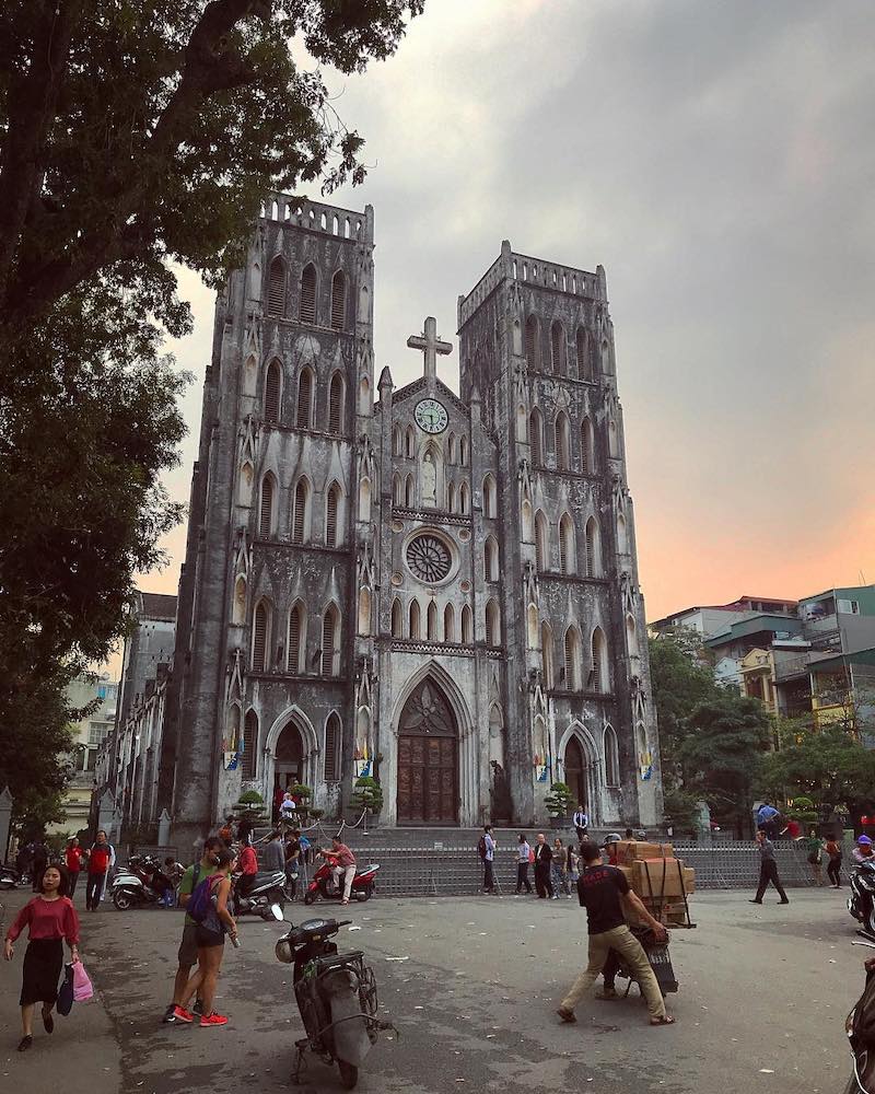 Nhà thờ lớn Hà Nội với kiến trúc Gothic nổi bật giữa lòng thành phố 9