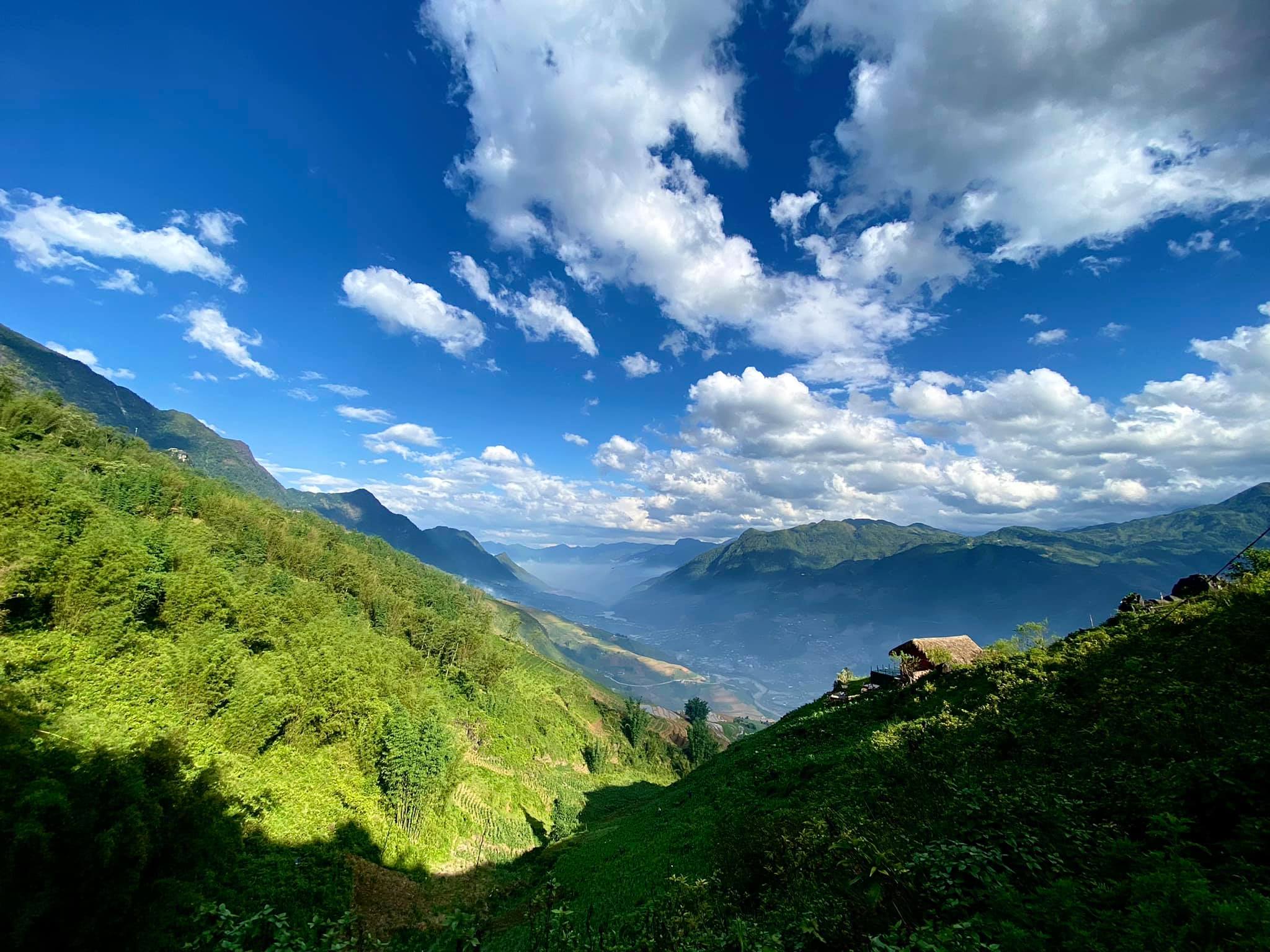Sapa: Sapa - thiên đường mây trắng của Việt Nam! Hãy ngắm nhìn những mảng mây quanh năm đọng lại trên những ngọn núi cao, đồng ruộng bậc thang và những ngôi nhà sàn đặc trưng của vùng Tây Bắc. Ảnh về Sapa chắc chắn sẽ mang lại cho bạn cảm giác bình yên và ngắm nhìn thiên nhiên tươi đẹp.