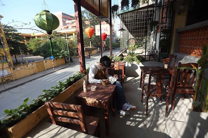 Những tiệm cà phê ở Hà Nội ẩn mình giữa khu tập thể cũ 9