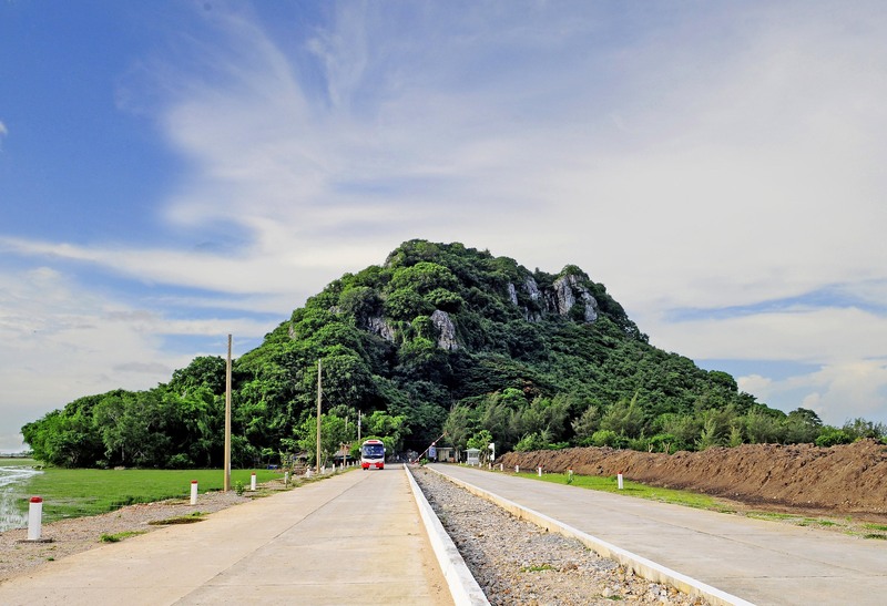 Núi đá dựng Kiên Giang, điểm ngắm cảnh hùng vĩ ấn tượng 2