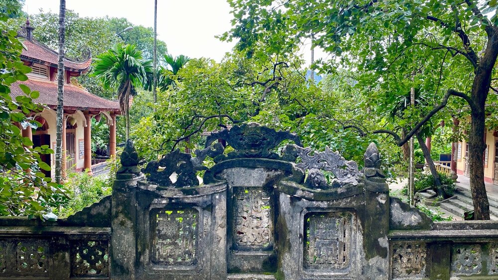 Oai linh chùa Bích Động - Ngôi chùa cổ cheo leo trên dãy Trường Yên 5