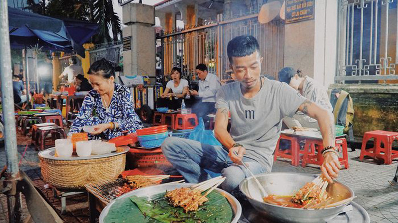 Những khu phố ẩm thực Sài Gòn nức tiếng gần xa 9